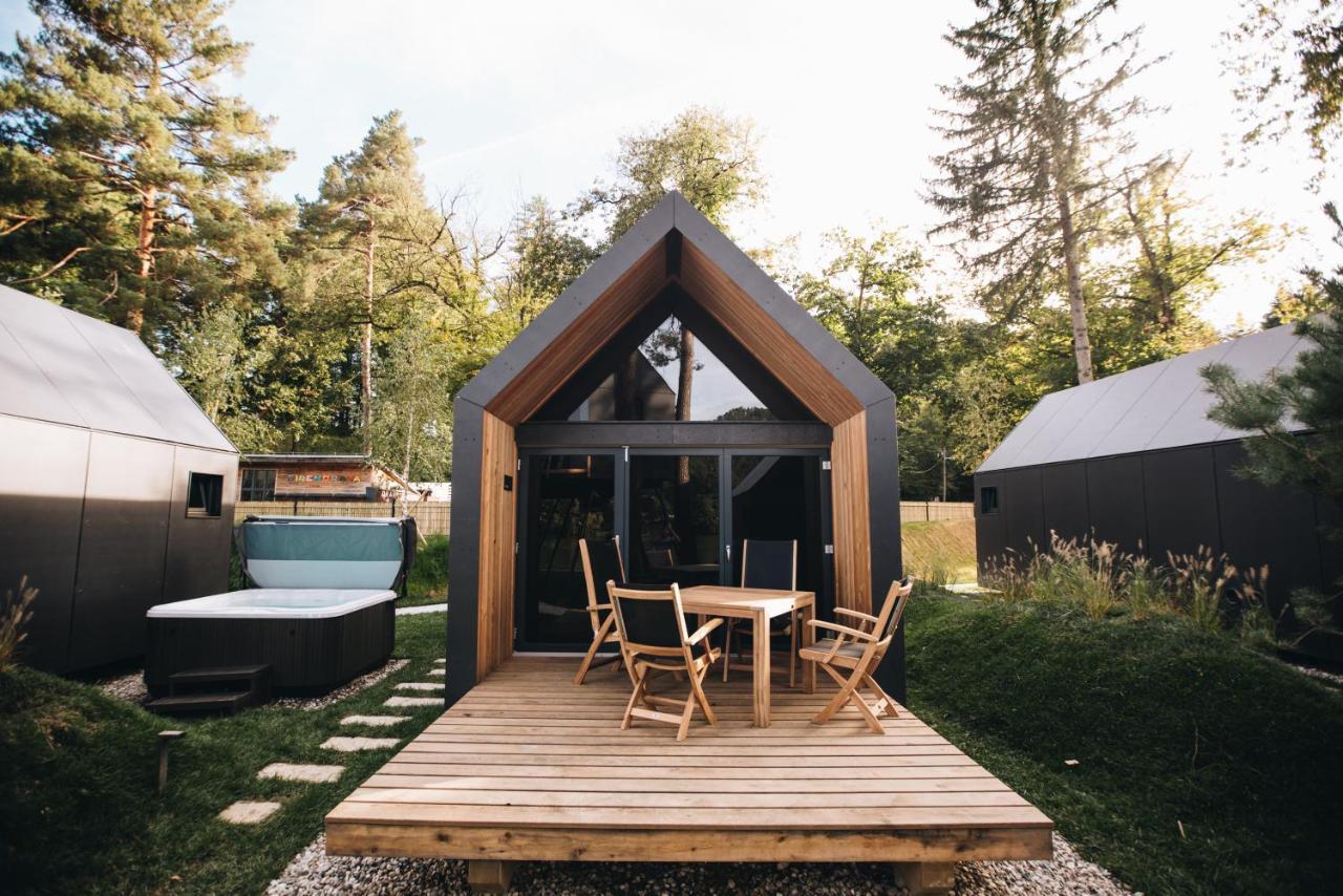 Luxury Glamping Chocolate Village Марібор Екстер'єр фото